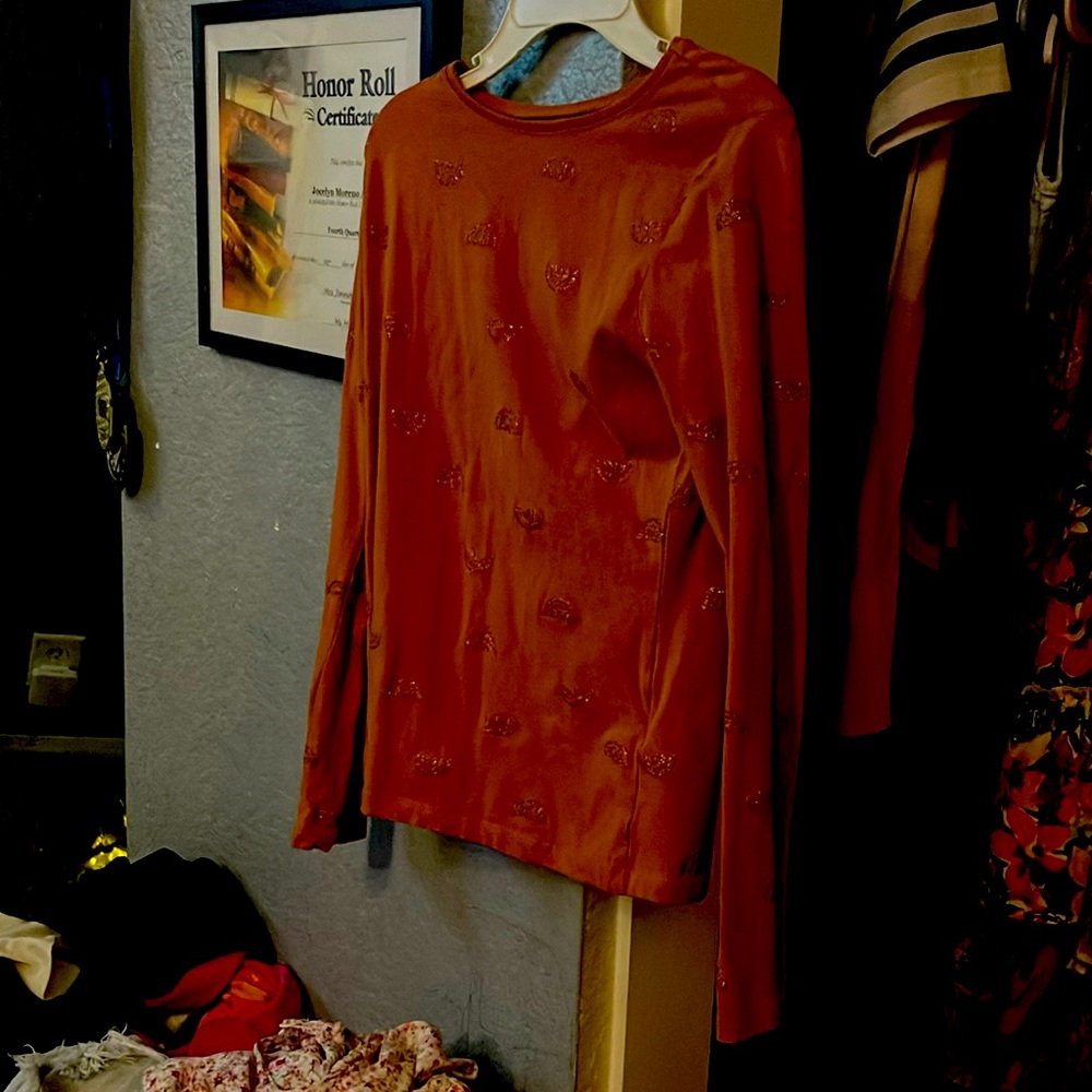 Selling this shirt